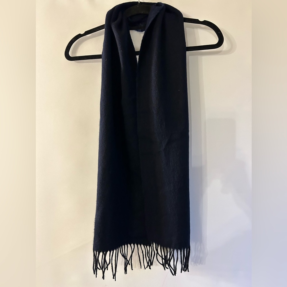 DENTS 100% LAMBSWOOL BLACK/NAVY SOLID COLOR OBLONG MENS FRINGE SCARF O/S